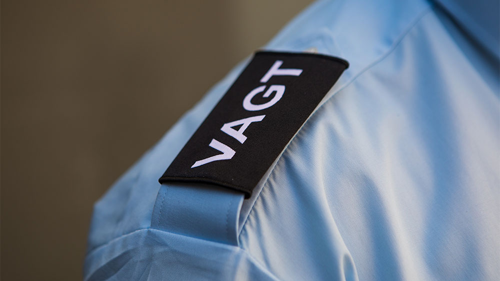 Billede til den relaterede nyhed Formand: Hvor skal tryghedsvagterne komme fra?