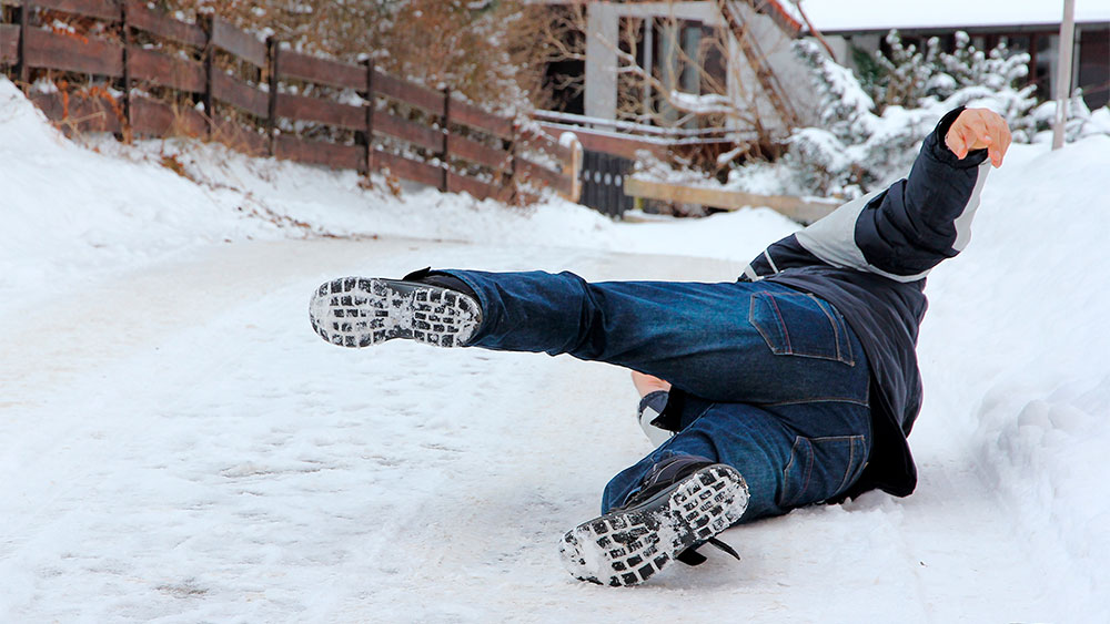 Billede til den relaterede nyhed Is og sne: Hold dig væk og dokumenter, at der er for glat